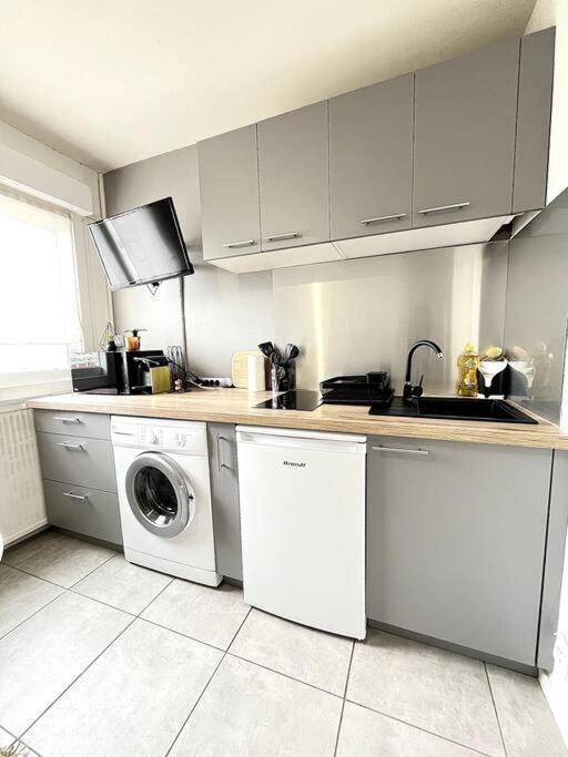 Apartment Lumiere Du Centre - Parking - Romans-sur-Isere